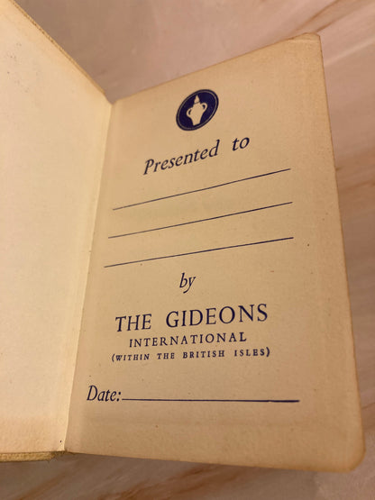 Vintage Gideon Nurse Pocket Bible New Testament and Psalms - (Ref x264)