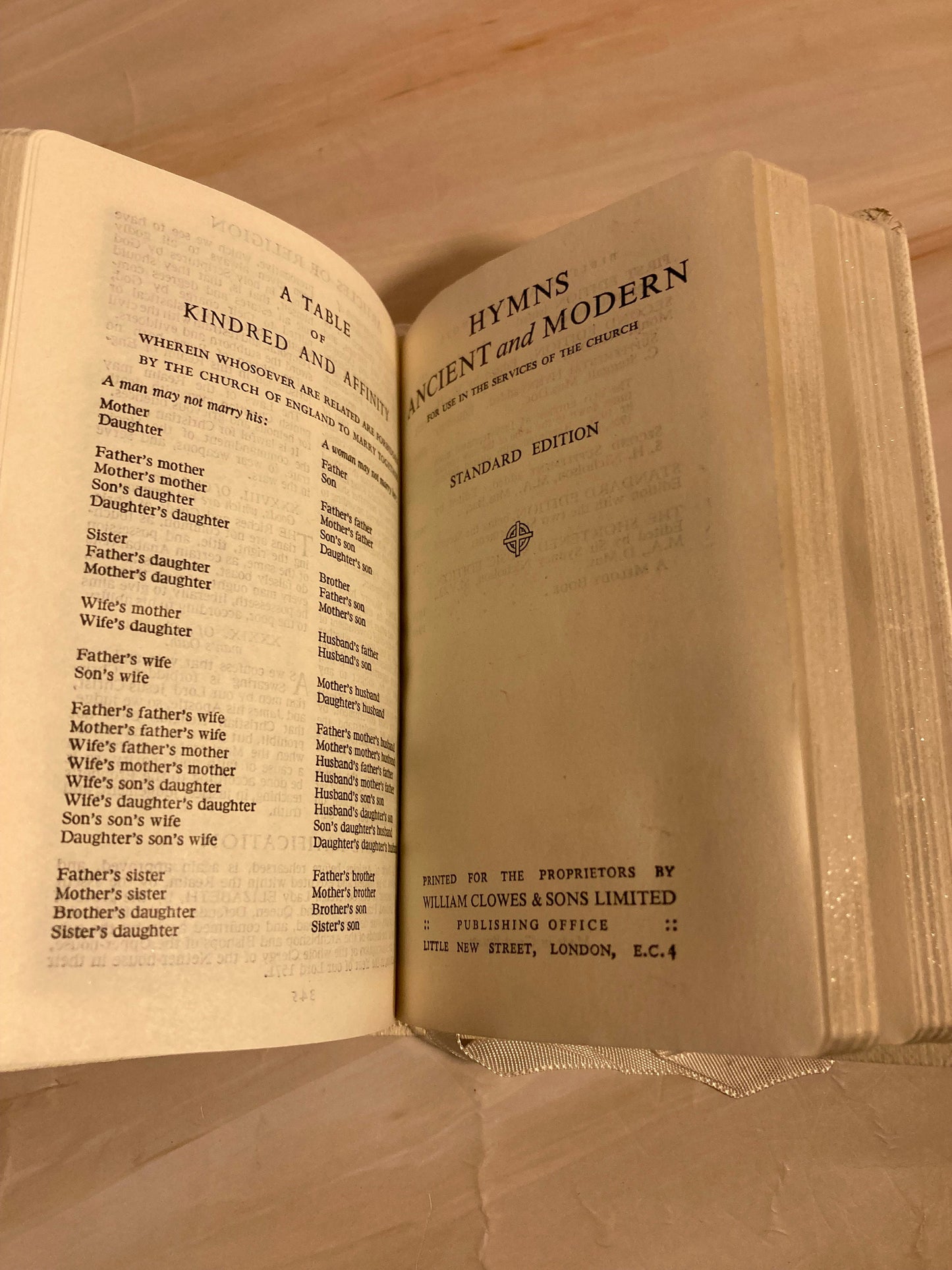 Vintage White Oxford Prayer Book with Case Silver Edges Pocket Christian Gift - Ref x257