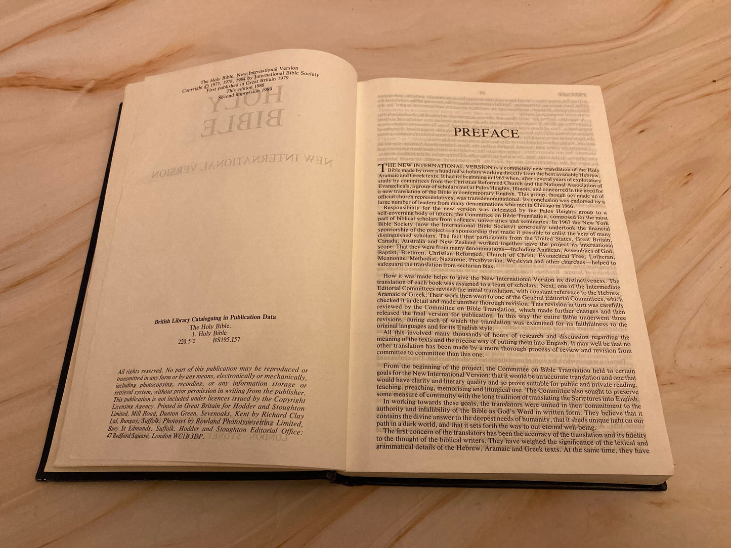 NIV Holy Bible – 1989 Edition – Hardcover – Vintage Christian Bible - Ref x246