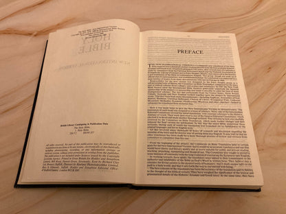 NIV Holy Bible – 1989 Edition – Hardcover – Vintage Christian Bible - Ref x246
