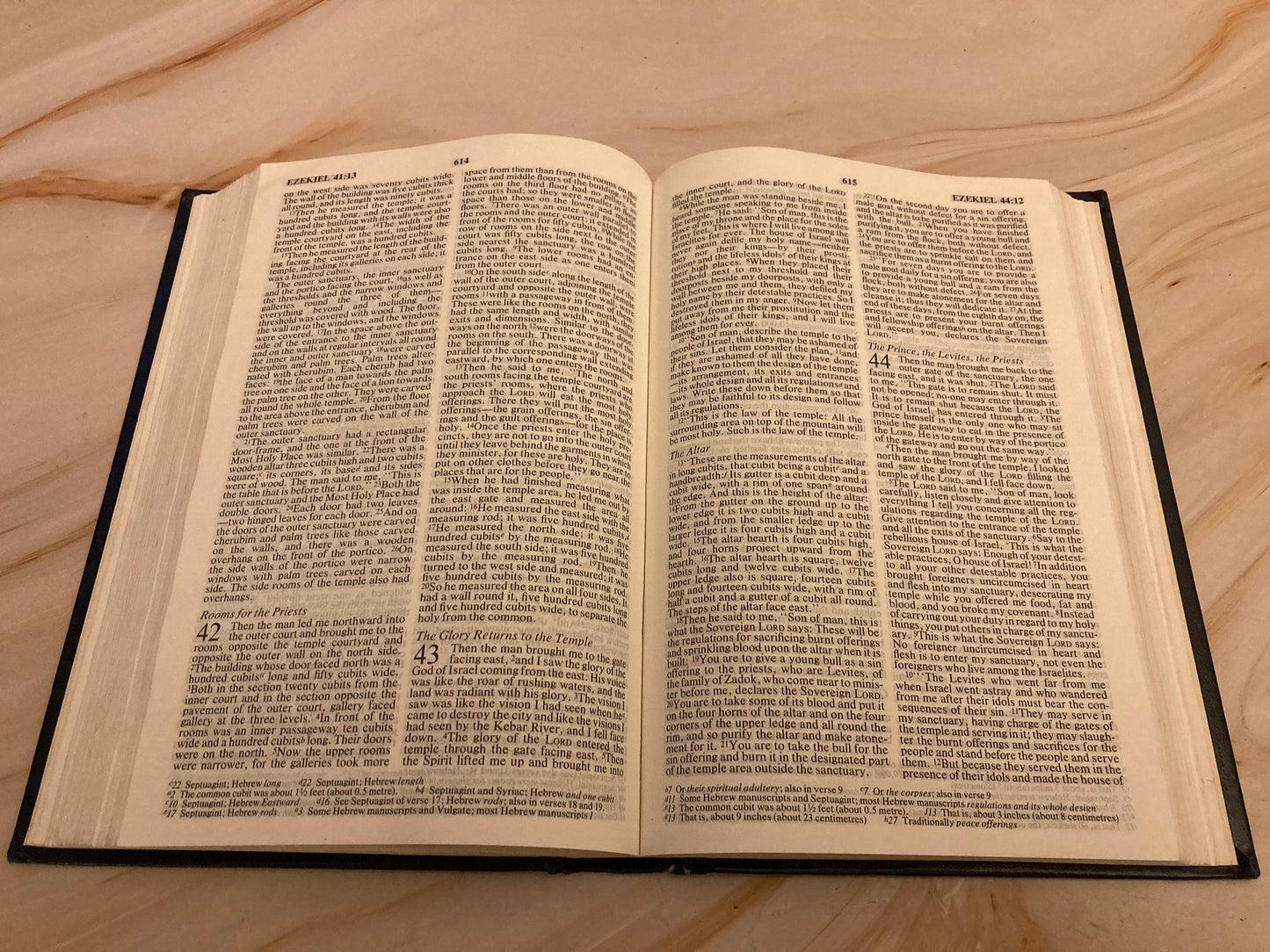 NIV Holy Bible – 1989 Edition – Hardcover – Vintage Christian Bible - Ref x246