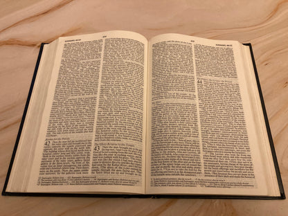 NIV Holy Bible – 1989 Edition – Hardcover – Vintage Christian Bible - Ref x246