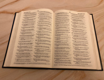 NIV Holy Bible – 1989 Edition – Hardcover – Vintage Christian Bible - Ref x246
