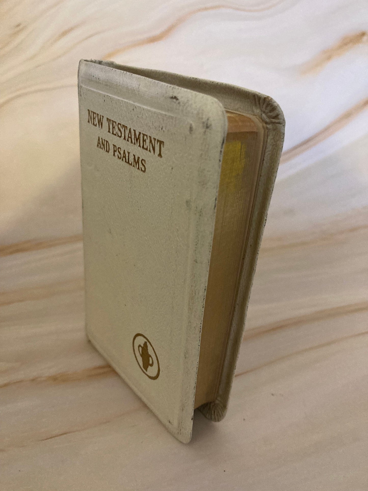 New Testament and Psalms Gideon Bible - White Small Pocket Size Gideon Bible - (Ref X59)