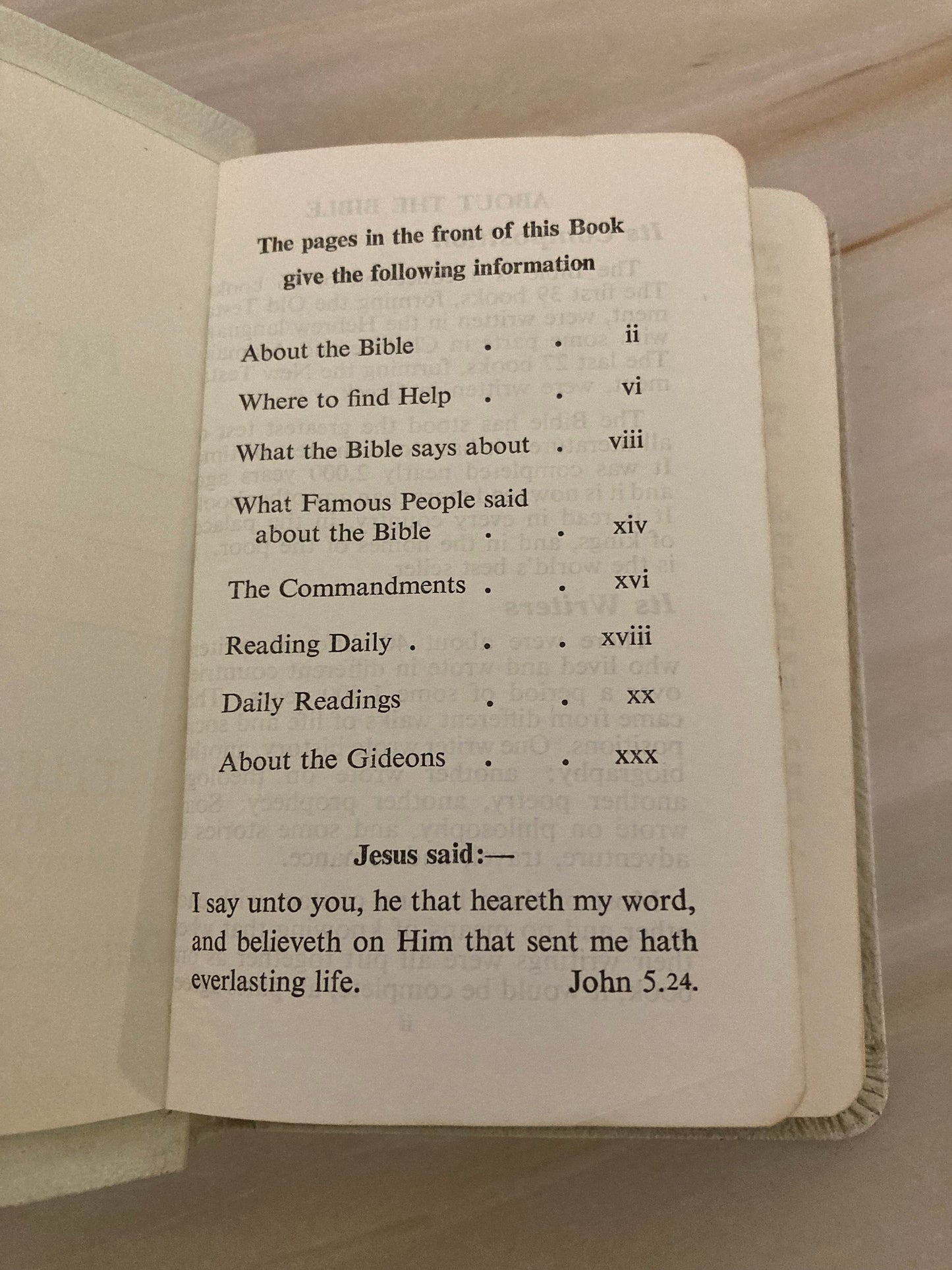 New Testament and Psalms Gideon Bible - White Small Pocket Size Gideon Bible - (Ref X59)