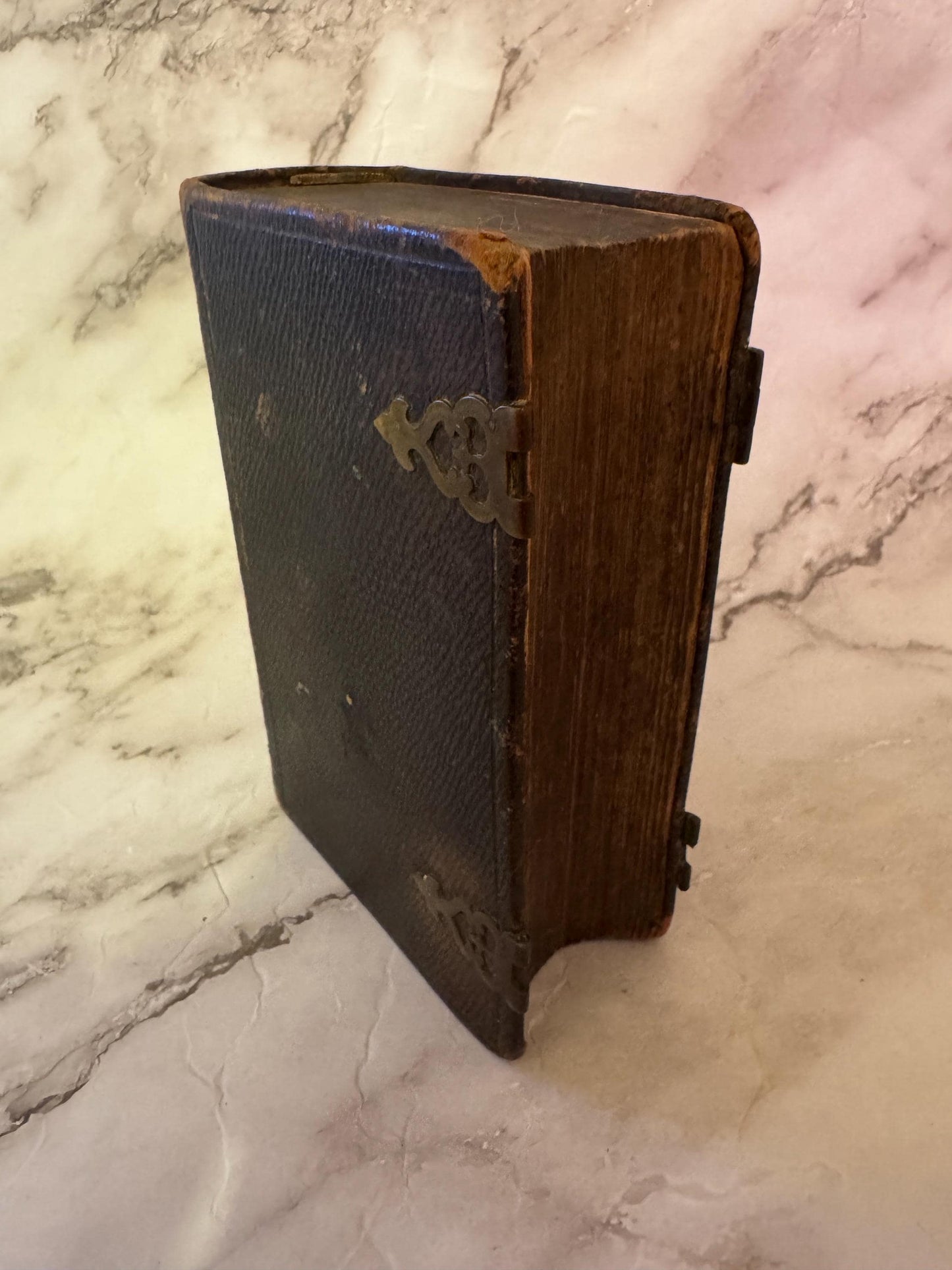c.1870 Victorian Miniature King James Bible Leather Bound with Original Brass Clasps - Ref x725