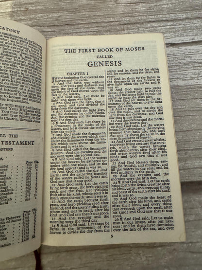 1953 Oxford Miniature Coronation Bible – Queen Elizabeth II Ruby 32mo with Original Box - Ref x713