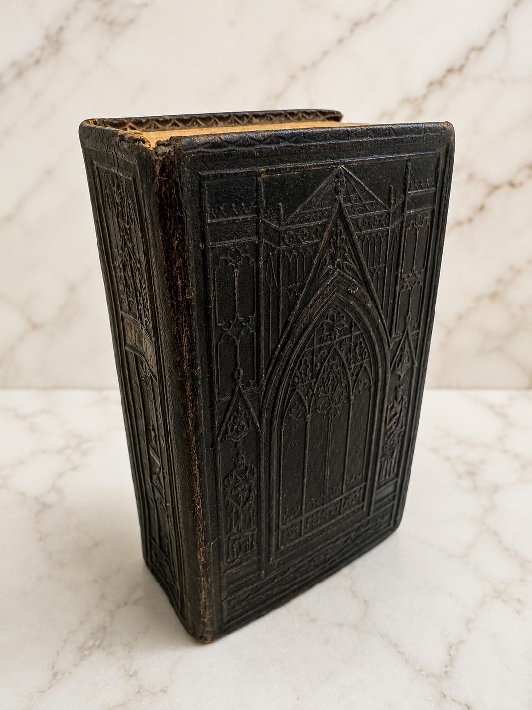 C. 1820 Holy Bible Cathedral Binding Leather Bound Illustrated Bible - Ref X677