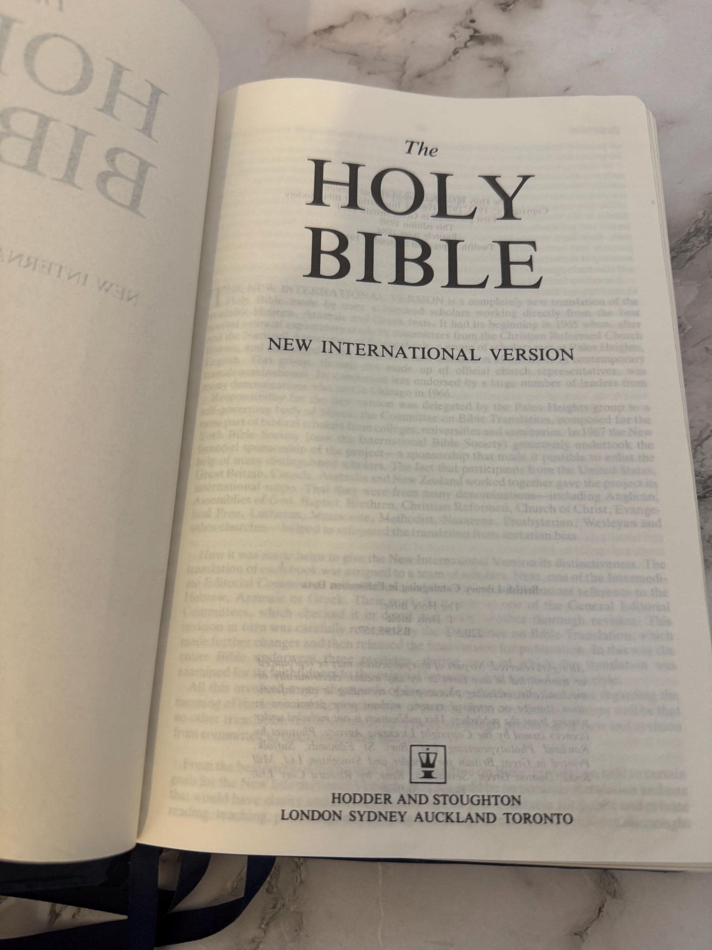 1988 NIV Holy Bible, Hodder & Stoughton - Ref X676