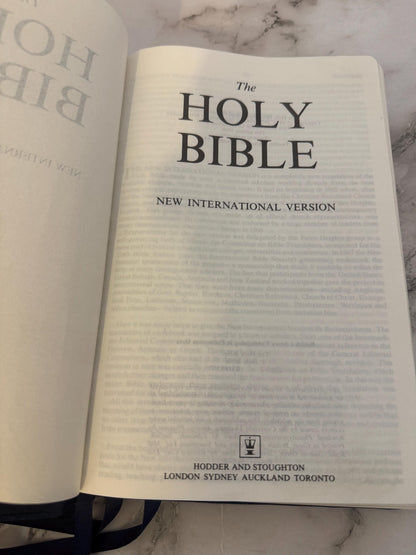 1988 NIV Holy Bible, Hodder & Stoughton - Ref X676