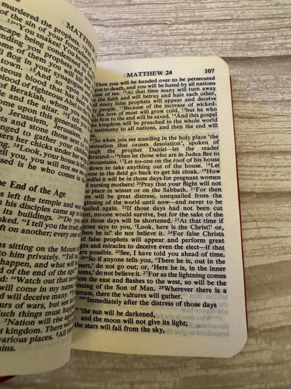 1983 Vintage Gideons New Testament Bible and Psalms NIV Red Pocket Bible - Ref x769