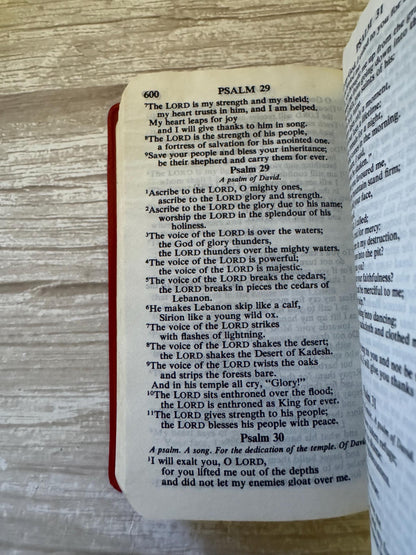 1983 Vintage Gideons New Testament Bible and Psalms NIV Red Pocket Bible - Ref x769