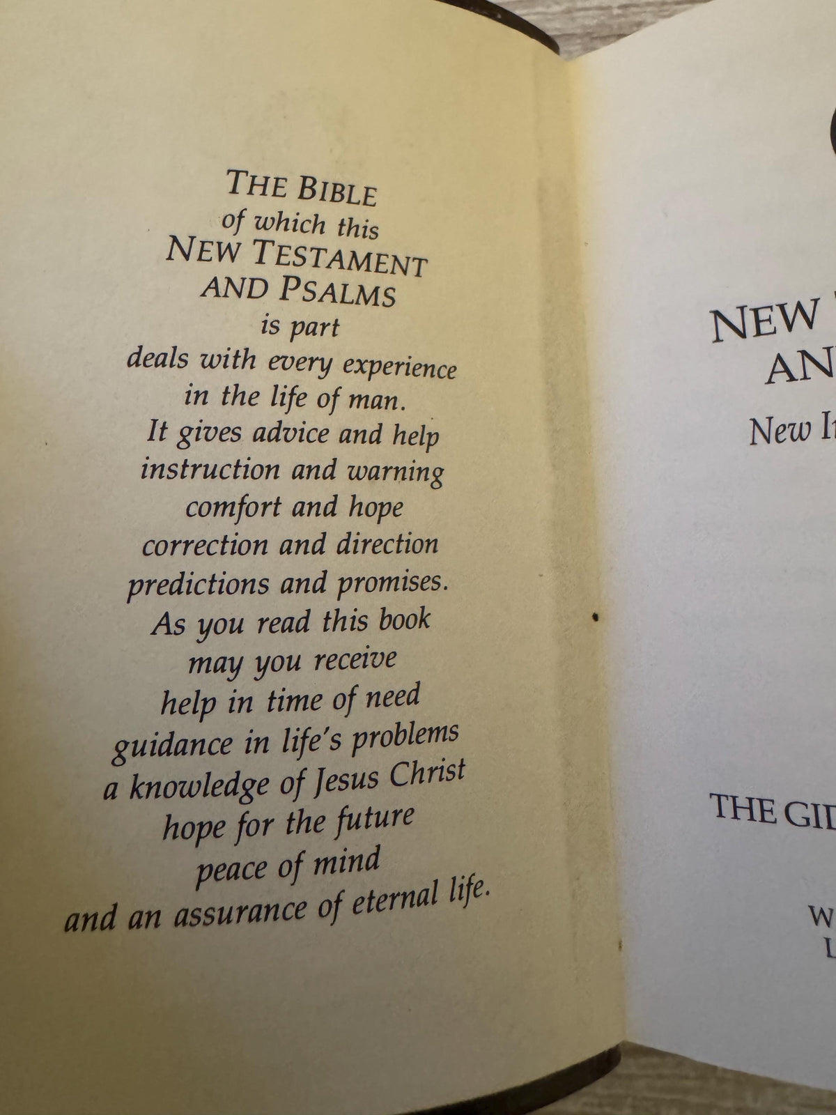 1988 Vintage Brown Gideons New Testament Bible and Psalms NIV Pocket Bible