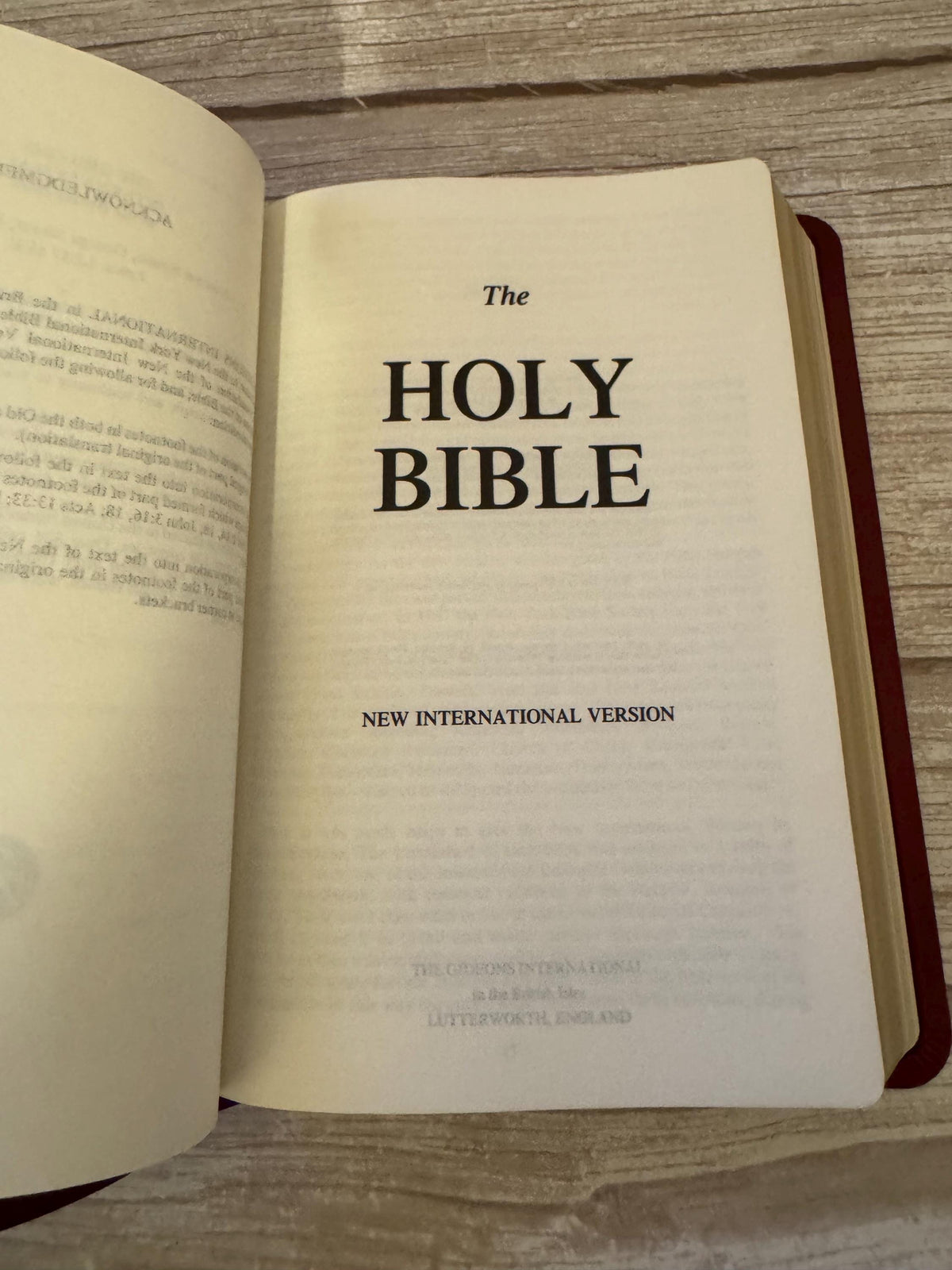 1988 Vintage Burgundy Gideons Holy Bible NIV Old & New Testament with Slipcase - Ref x768