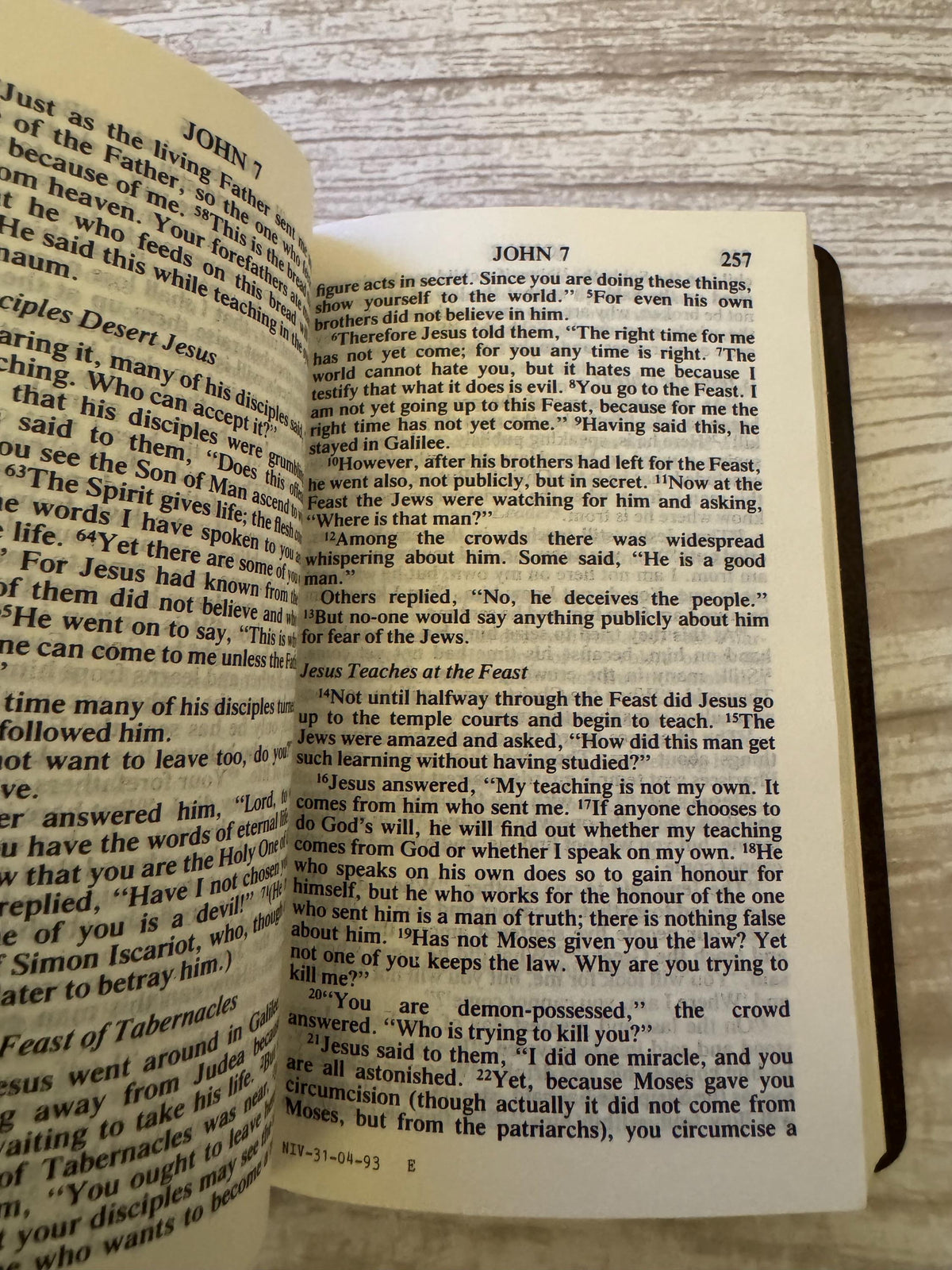 1988 Vintage Brown Gideons New Testament Bible and Psalms NIV Pocket Bible