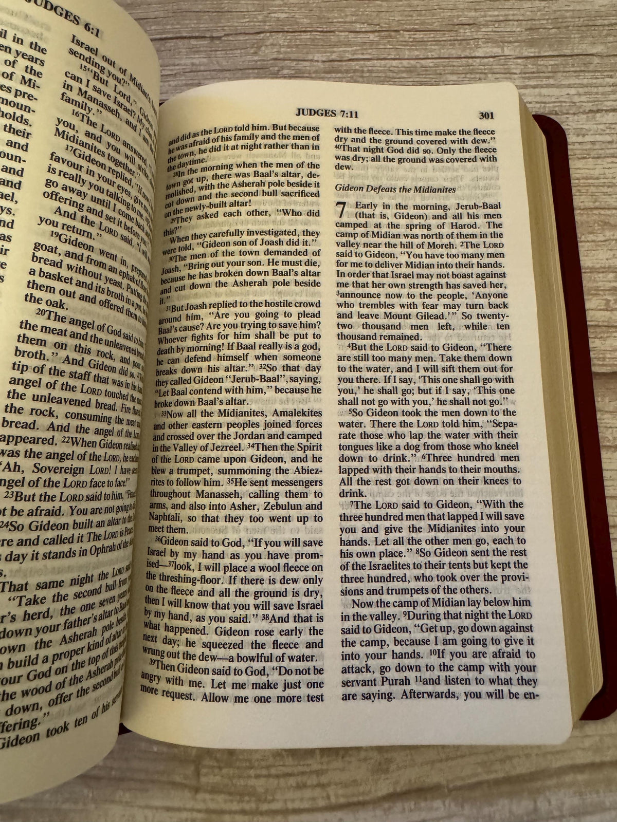 1988 Vintage Burgundy Gideons Holy Bible NIV Old & New Testament with Slipcase - Ref x768