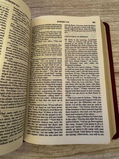 1988 Vintage Burgundy Gideons Holy Bible NIV Old & New Testament with Slipcase - Ref x768