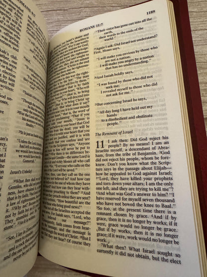 1988 Vintage Burgundy Gideons Holy Bible NIV Old & New Testament with Slipcase - Ref x768
