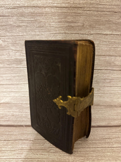 1859 Antique New Testament Bible & Book of Common Prayer Ornate Brass Clasp - Ref x758