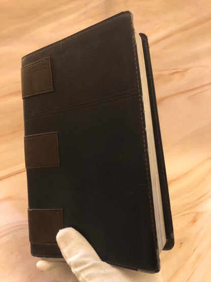 2006 NIV Men’s Devotional Bible – Christian Study Bible- Ref x413