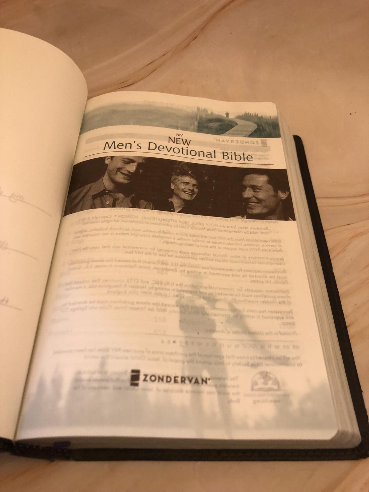 2006 NIV Men’s Devotional Bible – Christian Study Bible- Ref x413