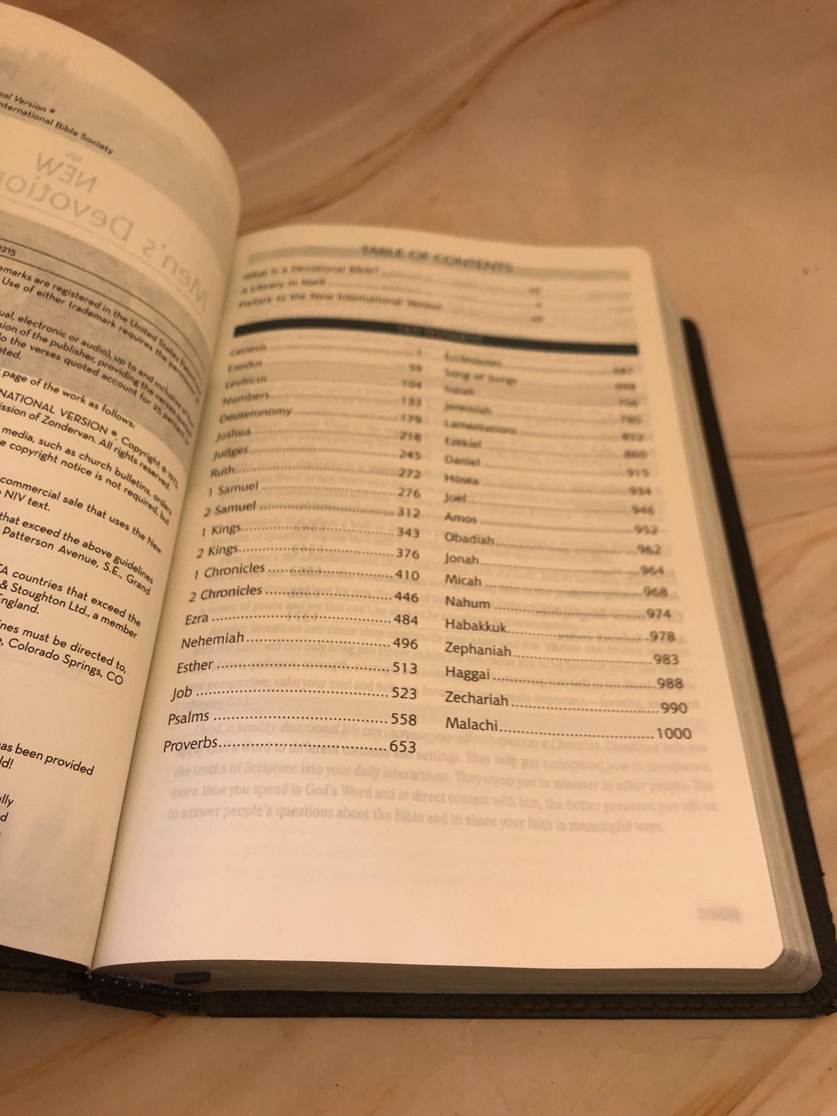 2006 NIV Men’s Devotional Bible – Christian Study Bible- Ref x413