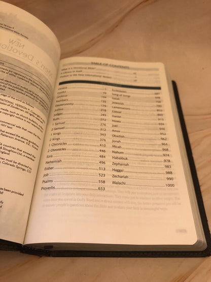 2006 NIV Men’s Devotional Bible – Christian Study Bible- Ref x413