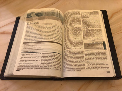 2006 NIV Men’s Devotional Bible – Christian Study Bible- Ref x413