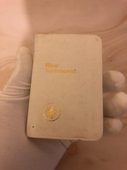1975 Gideon NIV New Testament Mini Bible White Faux Leather - Ref x489