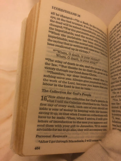 1975 Gideon NIV New Testament Mini Bible White Faux Leather - Ref x489
