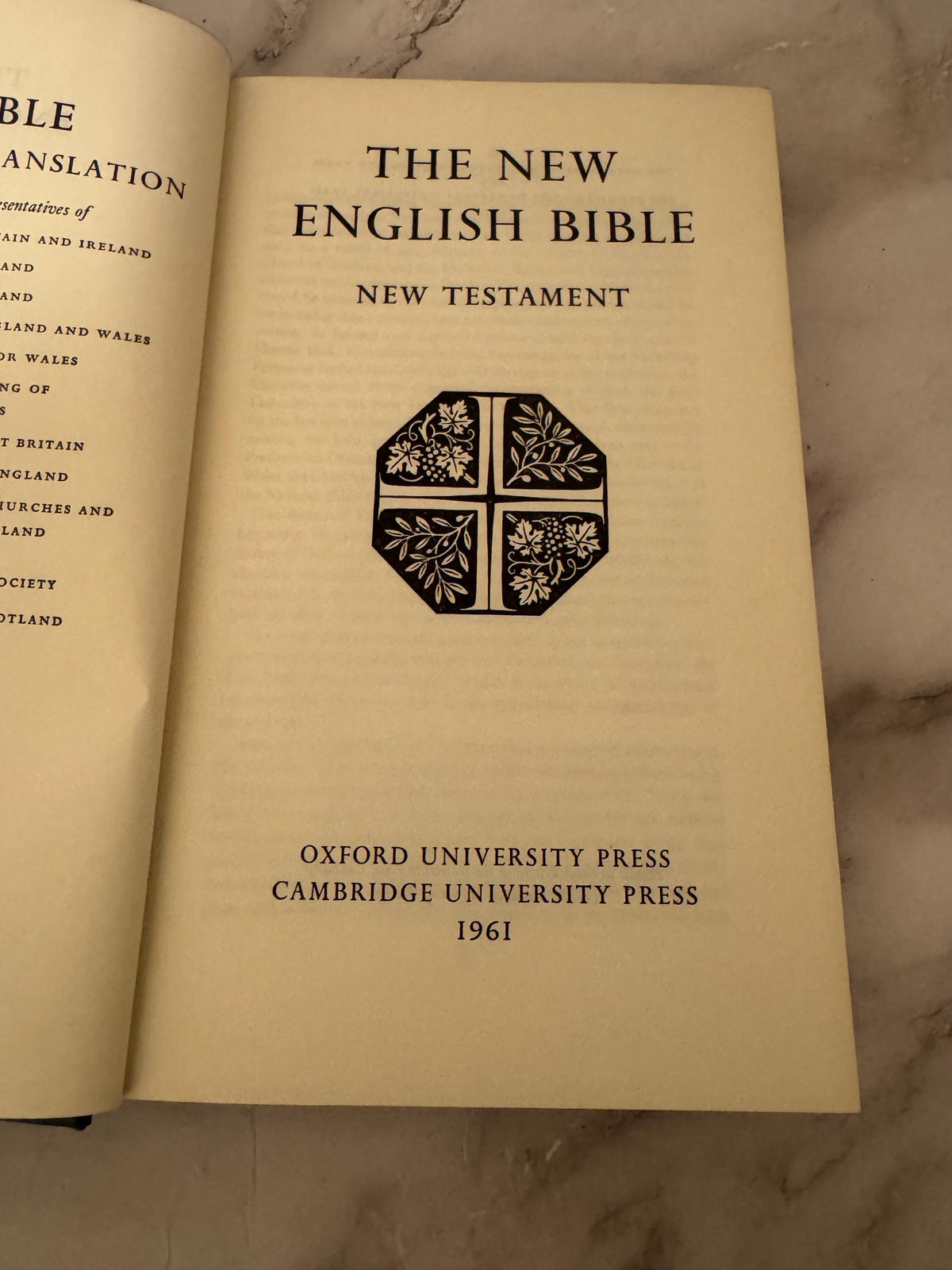 Vintage 1961 New English Bible – New Testament – Oxford/Cambridge – Green Hardcover – Antique Christian Book - Ref x587