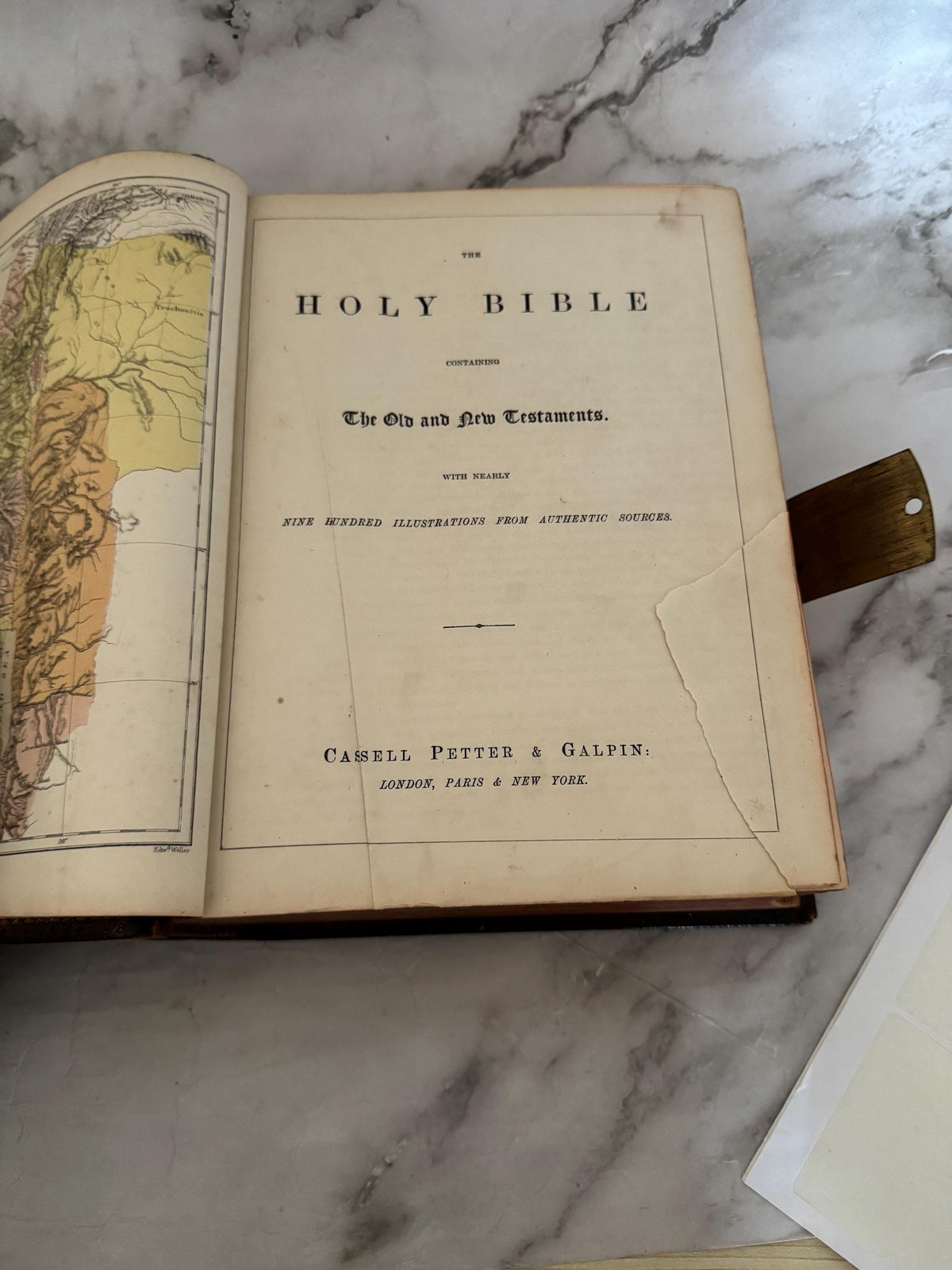 1880 Antique Holy Bible Large Victorian Leather Bound Brass Clasp 900 Illustrations - Ref x749