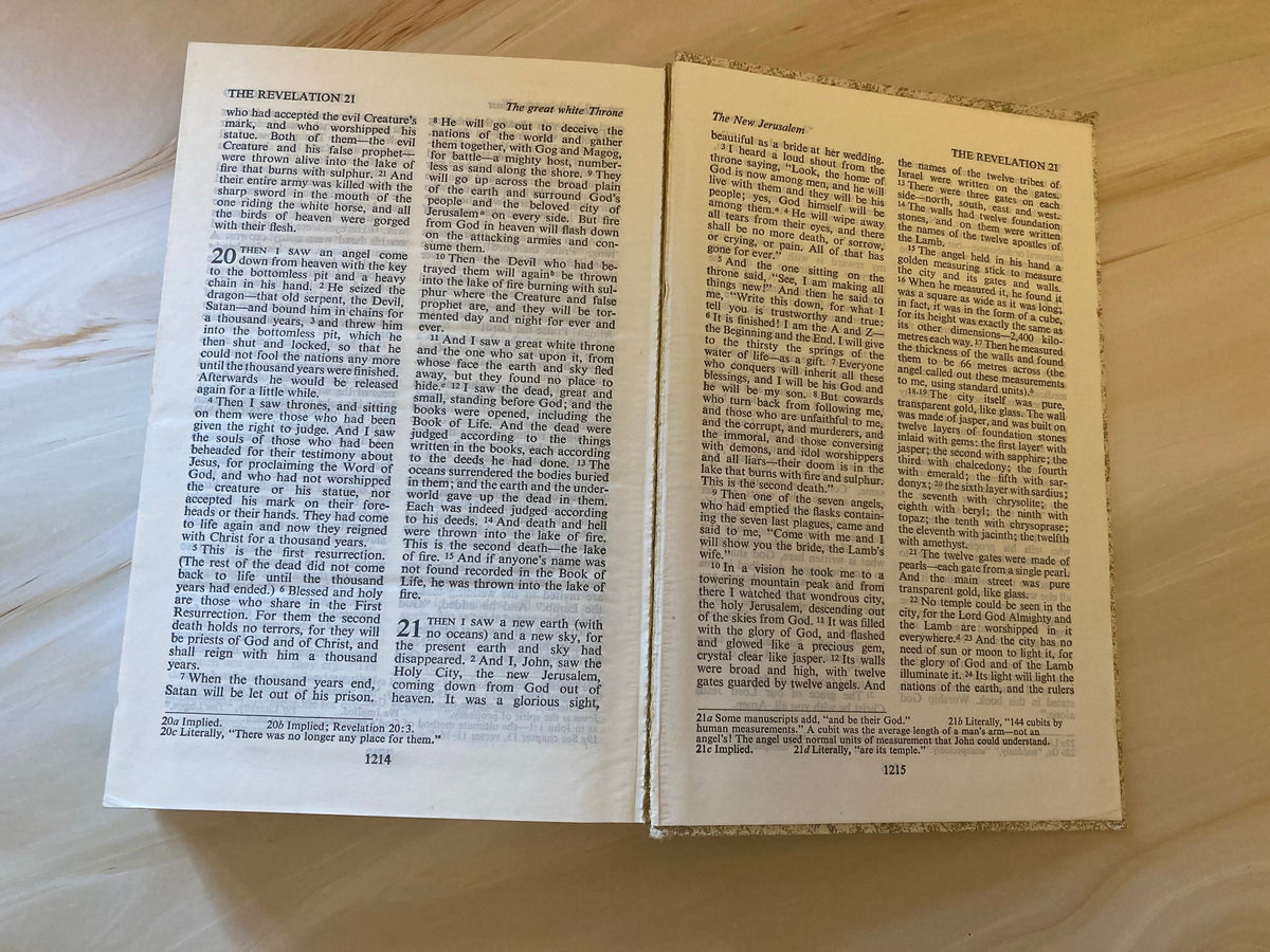 1978 The Living Bible Hardcover Edition - (Ref X74)