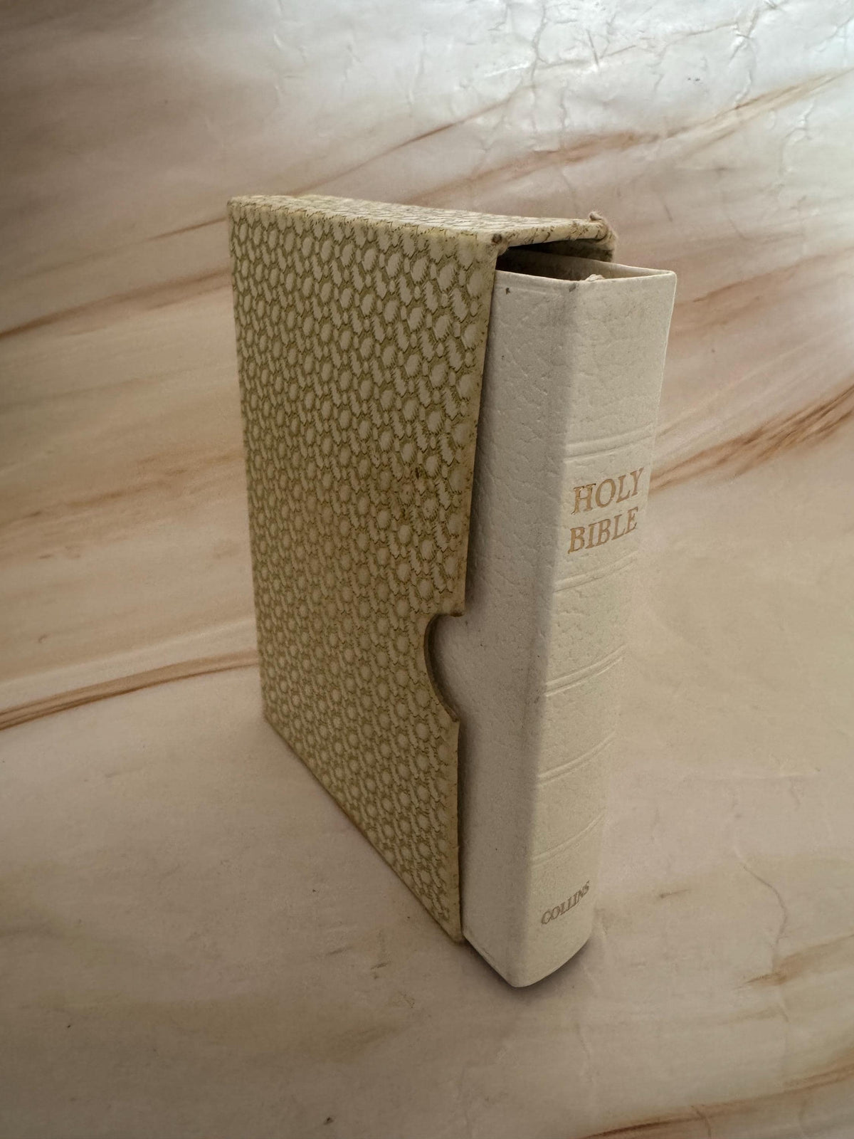 1982 Collins Holy Bible King James Version KJV White Pocket Bible Gold Edges Slipcase - Ref x744