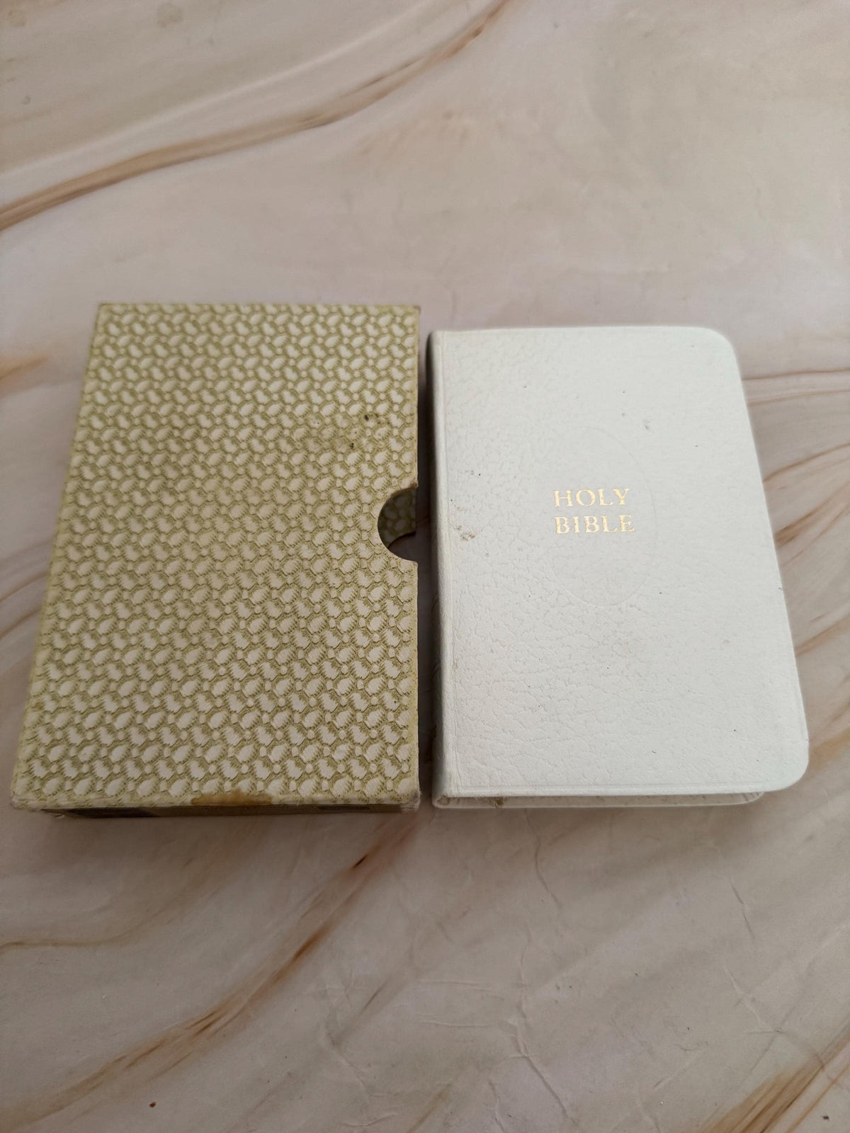 1982 Collins Holy Bible King James Version KJV White Pocket Bible Gold Edges Slipcase - Ref x744
