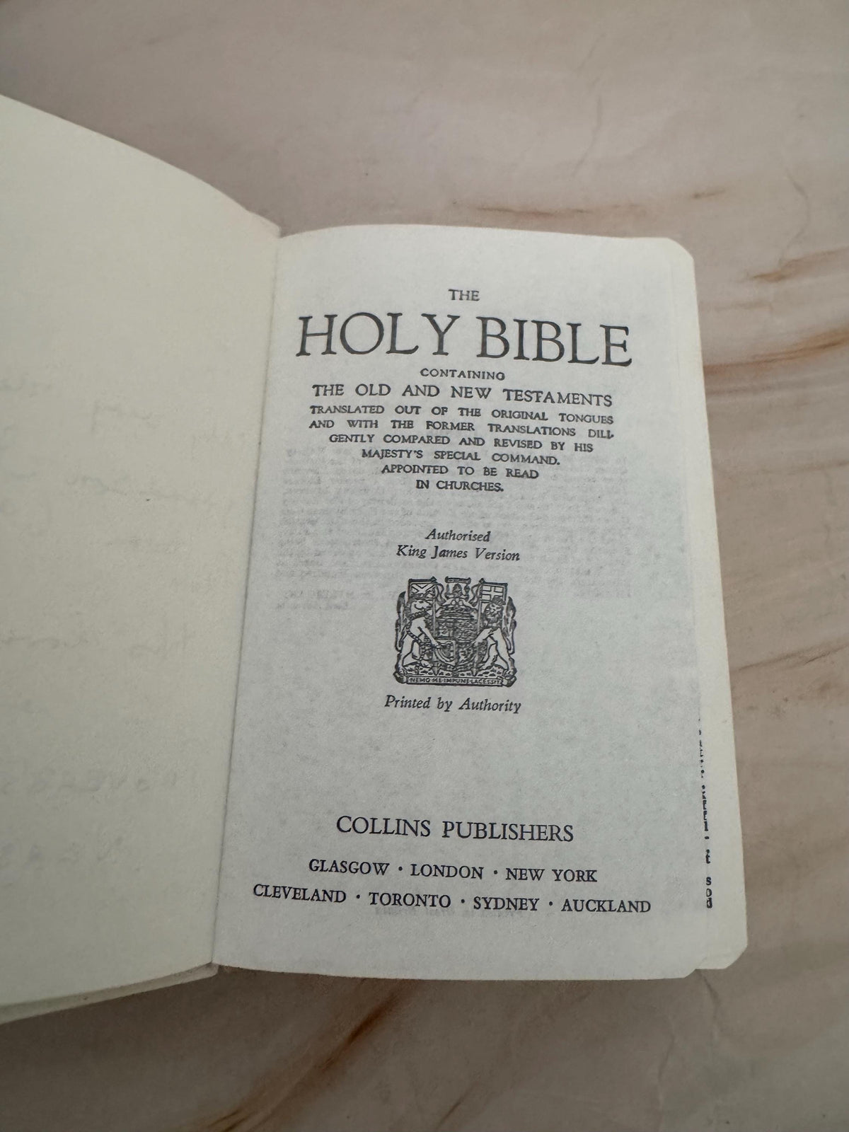 1982 Collins Holy Bible King James Version KJV White Pocket Bible Gold Edges Slipcase - Ref x744