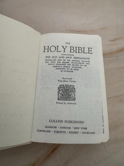1982 Collins Holy Bible King James Version KJV White Pocket Bible Gold Edges Slipcase - Ref x744
