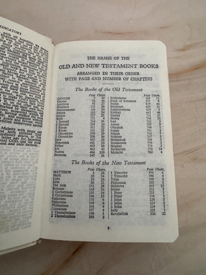 1982 Collins Holy Bible King James Version KJV White Pocket Bible Gold Edges Slipcase - Ref x744