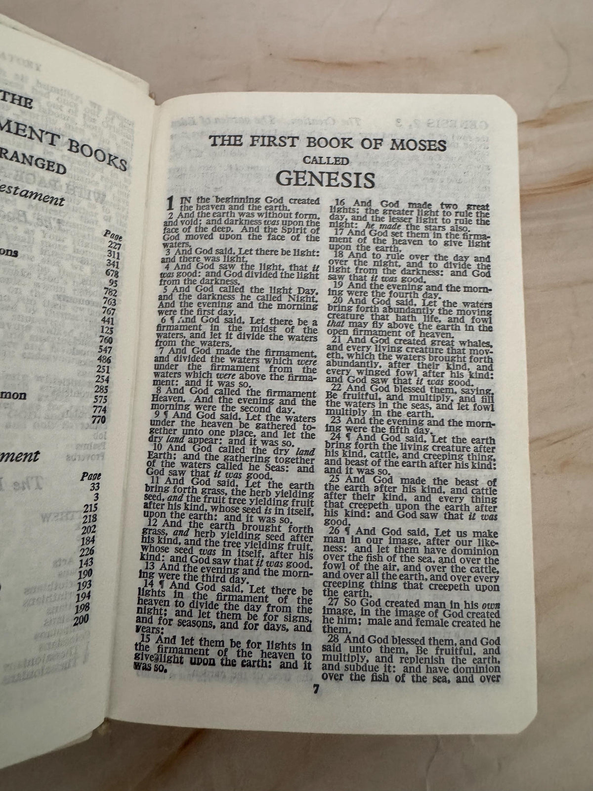 1982 Collins Holy Bible King James Version KJV White Pocket Bible Gold Edges Slipcase - Ref x744