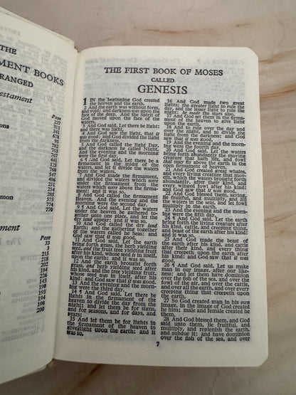 1982 Collins Holy Bible King James Version KJV White Pocket Bible Gold Edges Slipcase - Ref x744