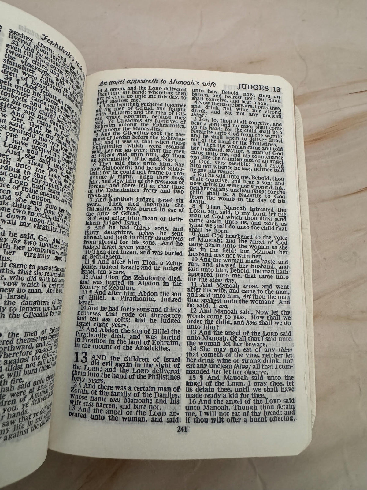 1982 Collins Holy Bible King James Version KJV White Pocket Bible Gold Edges Slipcase - Ref x744