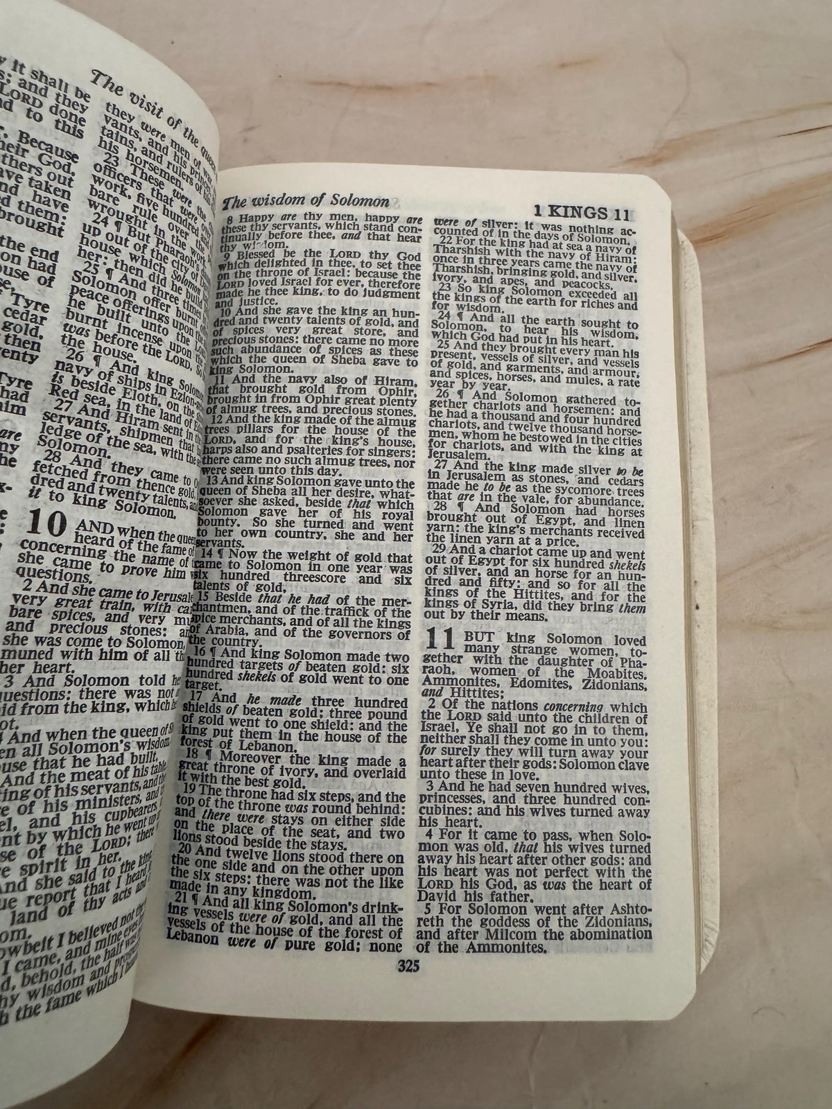 1982 Collins Holy Bible King James Version KJV White Pocket Bible Gold Edges Slipcase - Ref x744