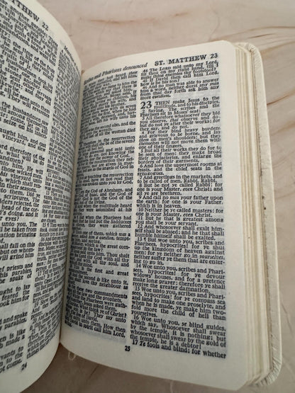 1982 Collins Holy Bible King James Version KJV White Pocket Bible Gold Edges Slipcase - Ref x744