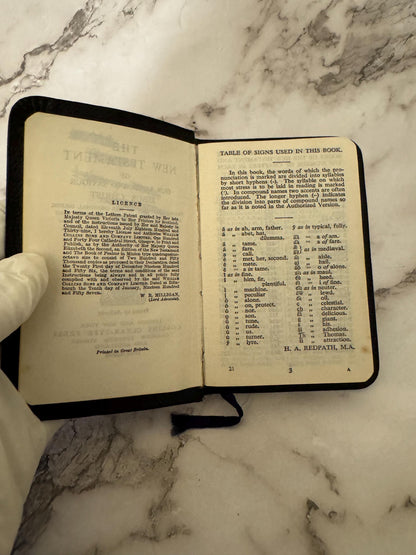 c1950s Collins Clear-Type Press Pocket New Testament Black Leatherette - Ref x575