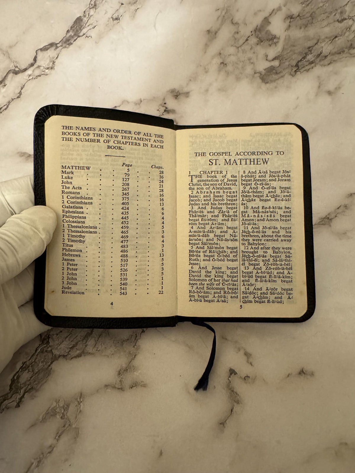 c1950s Collins Clear-Type Press Pocket New Testament Black Leatherette - Ref x575