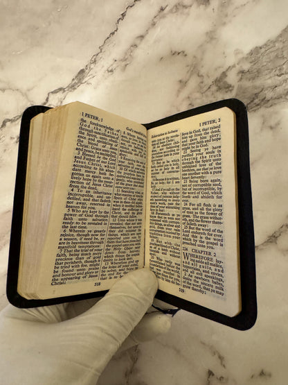 c1950s Collins Clear-Type Press Pocket New Testament Black Leatherette - Ref x575