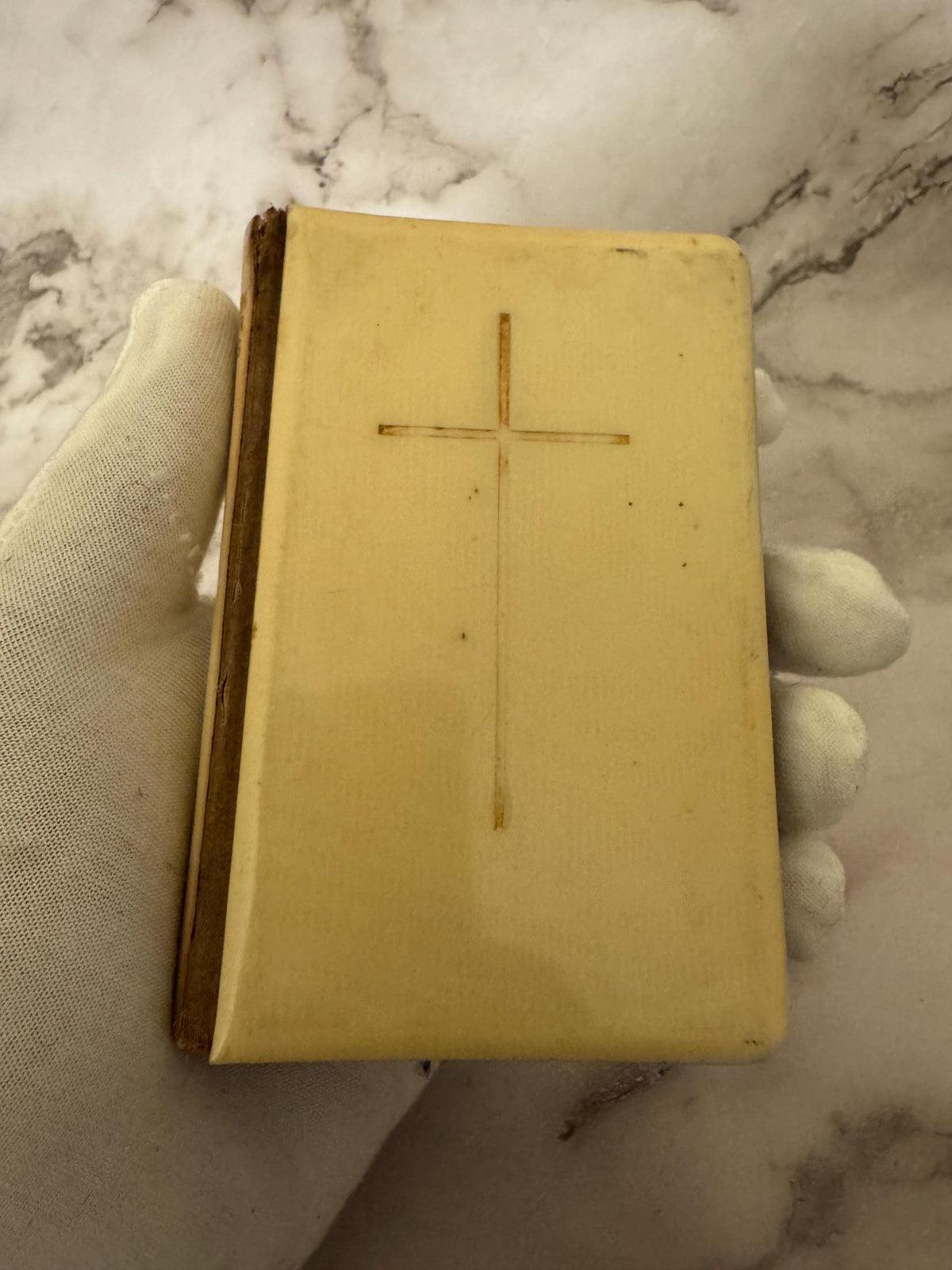 Vintage 1949 Book of Common Prayer | Eyre & Spottiswoode Miniature | Cream Celluloid Cross Cover | Church of England Pocket - Ref x553