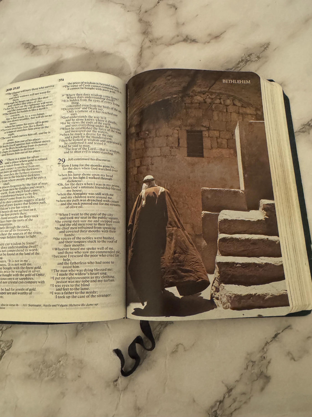 1988 Holy Bible NIV Illustrated Study Bible Black Hardcover - Ref x730