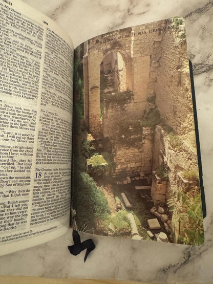 1988 Holy Bible NIV Illustrated Study Bible Black Hardcover - Ref x730