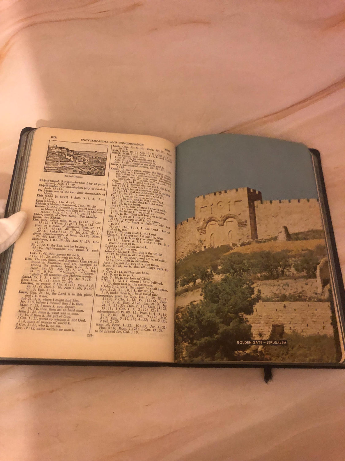 1962 The Bible Reader’s Encyclopaedia and Concordance - Ref x475